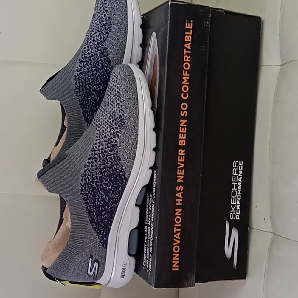 Skechers Performance Go Walk. Charcoal/Navy Mens, Size 9